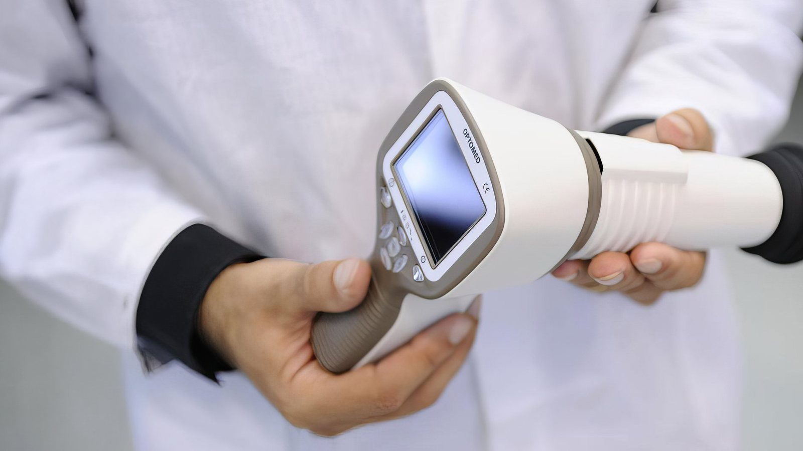 Optomed handheld medical imaging device held by a clinician